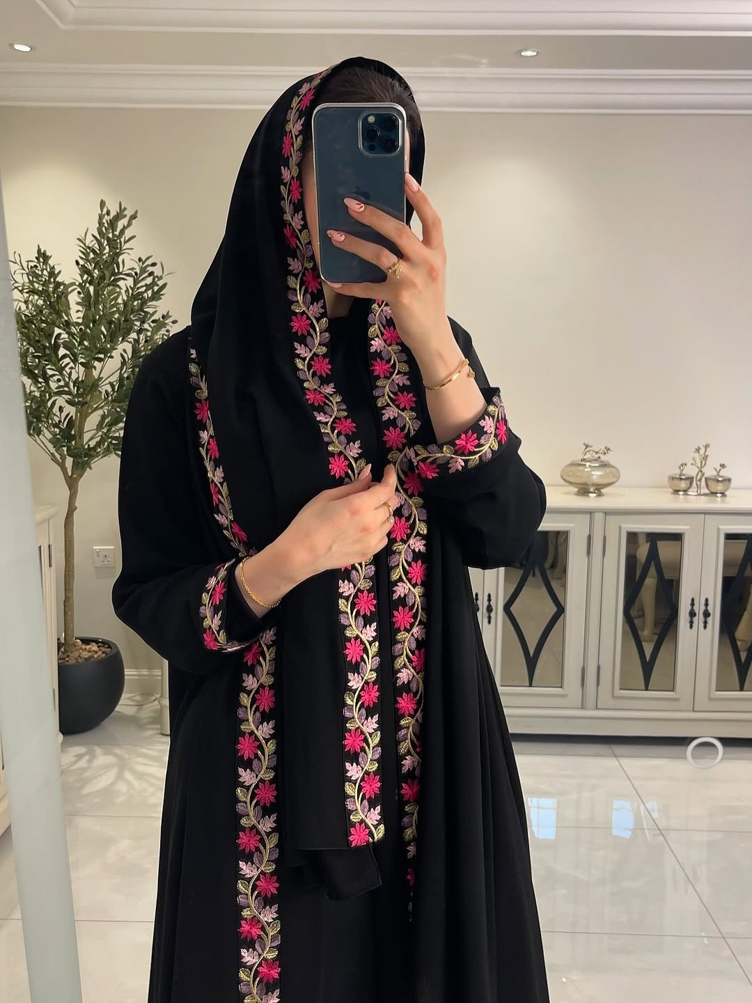tMyTKy7t2EGSRmIjxNwMiXPjKqv6bUpdvazmBsm0 Dubai Stylish Abaya - Image 1