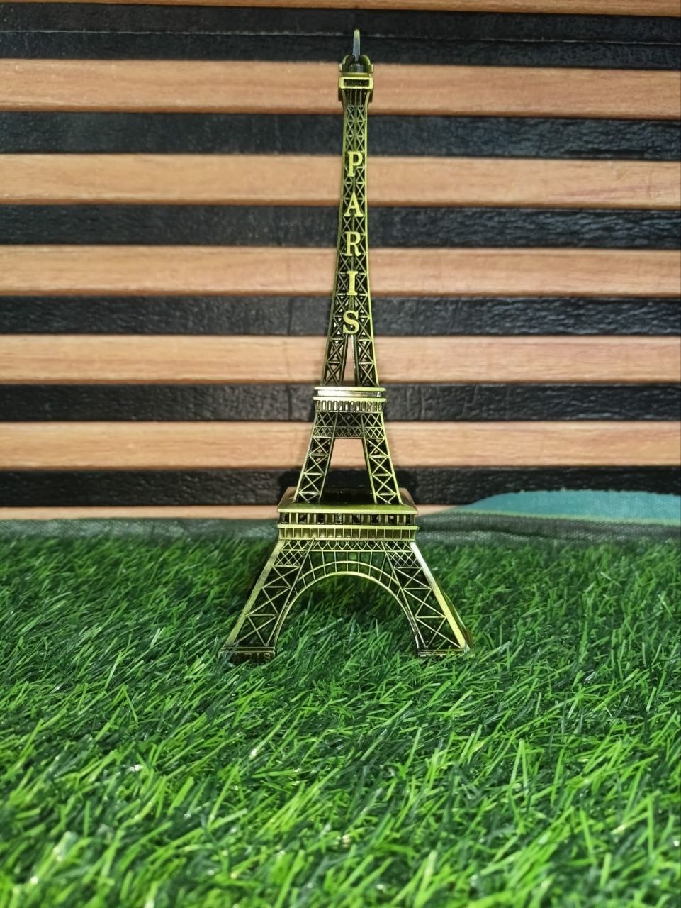 6062178749140111784 bronze-tone metal Eiffel Tower - Image 1